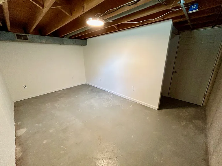 lower level office / room