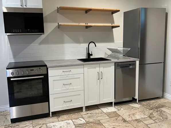 (undisclosed Address), West Hills, CA 91304