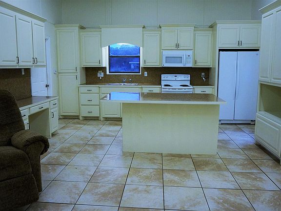 3rd image of 1305 Hinton St