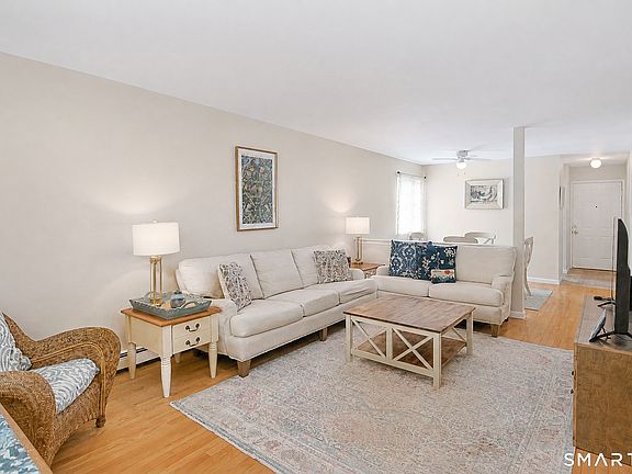 4th image of 19 Eden Court #19