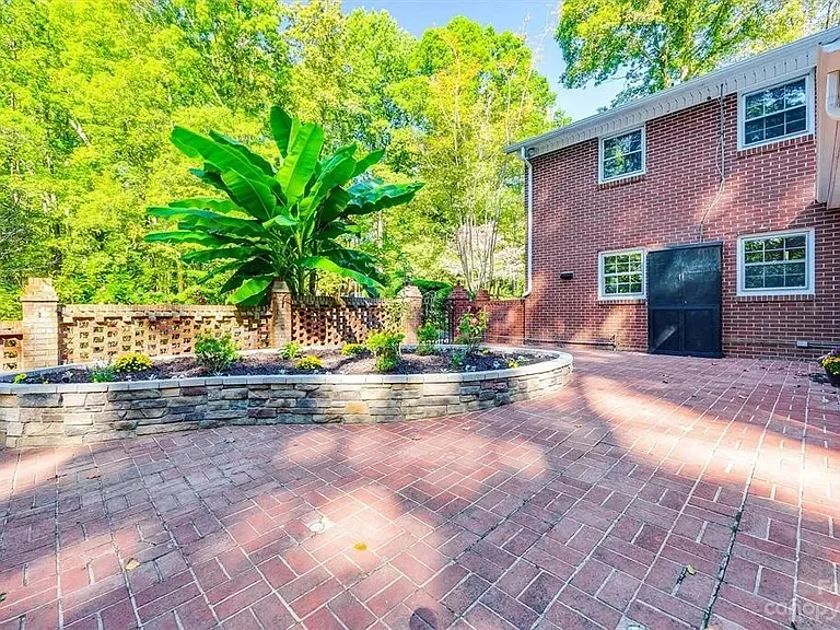 7 Park Dr — Photo 28