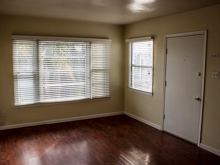 6639 E Olympic Blvd — Photo 1