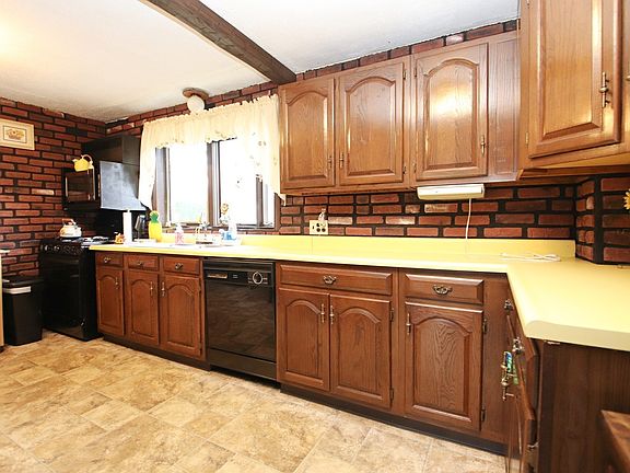 3rd image of 15 Lewis Ln