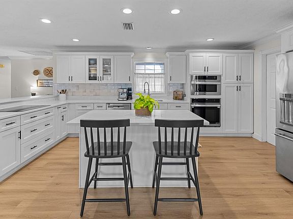 2nd image of 528 Saint Dunstan Way