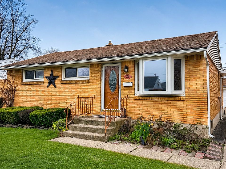 1st image of 28 Colden Ct #1