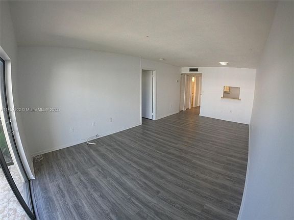 5th image of 950 Euclid Ave APT 202