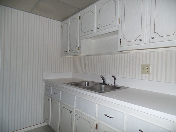 5th image of 327 34th Ave N APT 404