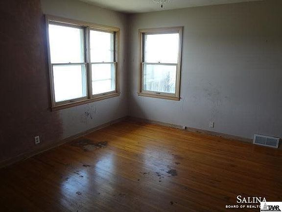 5th image of 803 Mellinger Dr