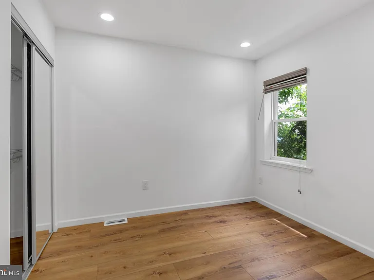 2516 W Master St — Photo 29