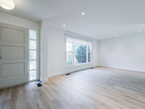 4th image of 33 Forestbrook Cres