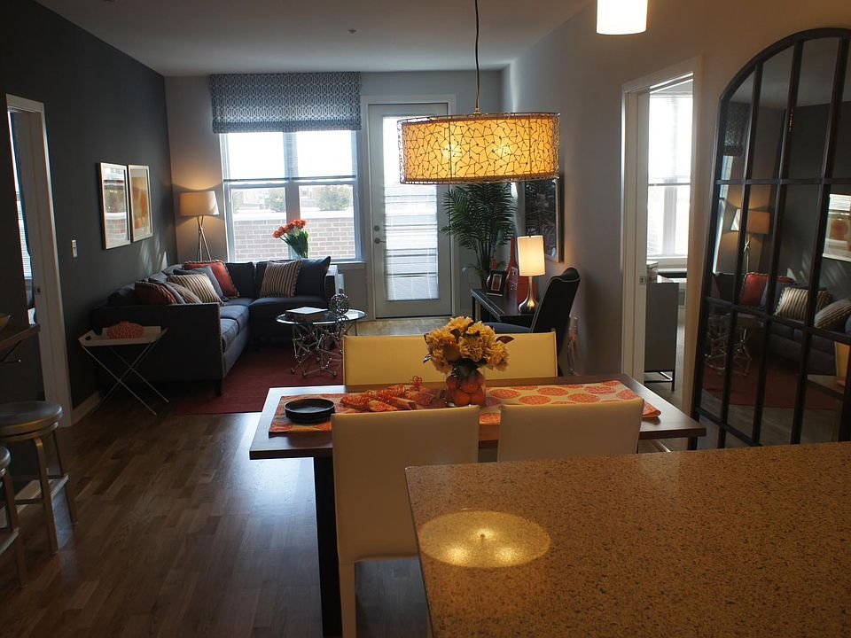 1st image of 355 Meadowlands Plz #301