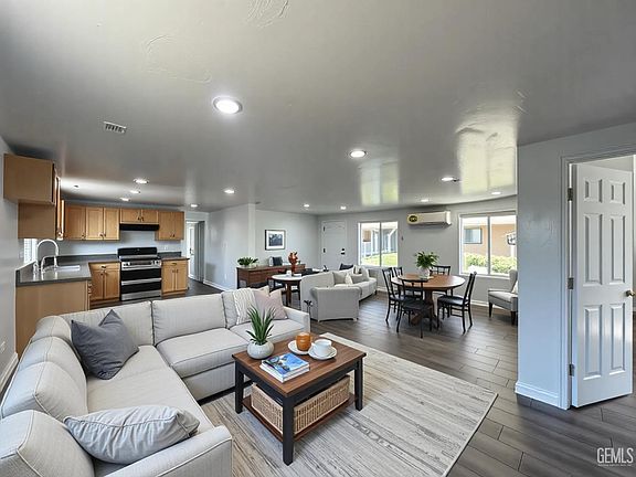 2nd image of 210 Dogwood Ln