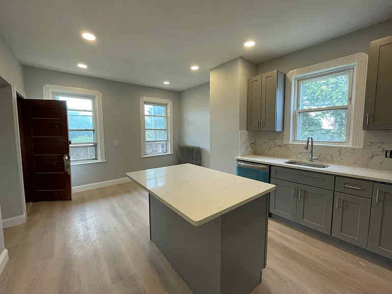 44 Ashley St #2 — Photo 8