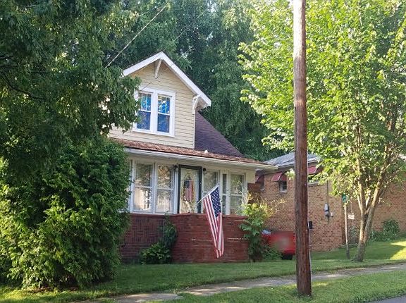 3rd image of 219 E Cassell Ave