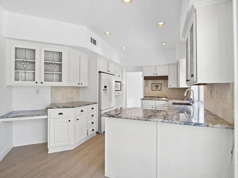 1801 Capetown Cir — Photo 8