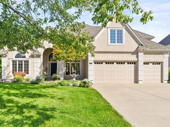 708 NE Lake Pointe Dr, Lees Summit, MO 64064