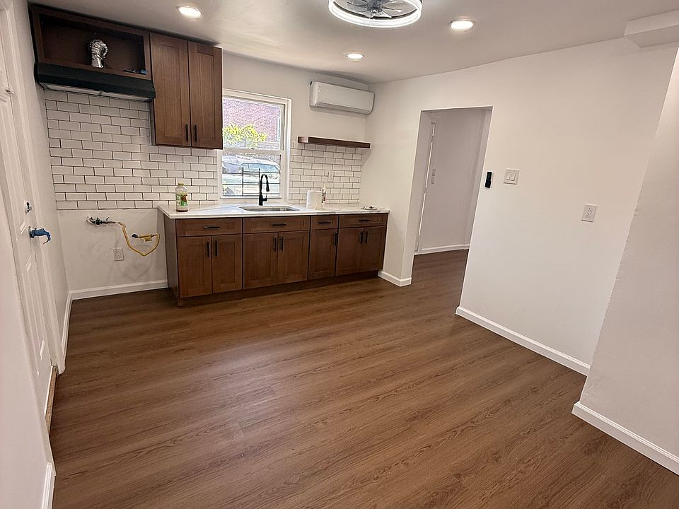 1st image of 2920 Radcliff Ave #1