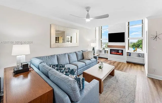 2 bed, 2.5 bath, 2024 sqft, $4,200 — Photo 2
