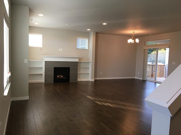 5th image of 642 NW Gardenia Way