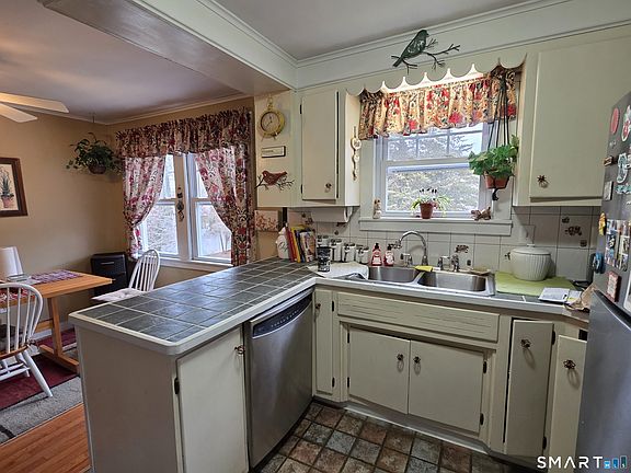 5th image of 22 Pond Road