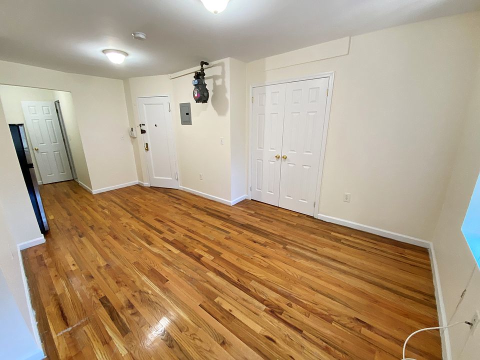 1st image of 326 E 6th St APT 5