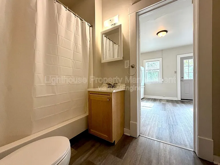 1242 Davis Ave NW — Photo 4