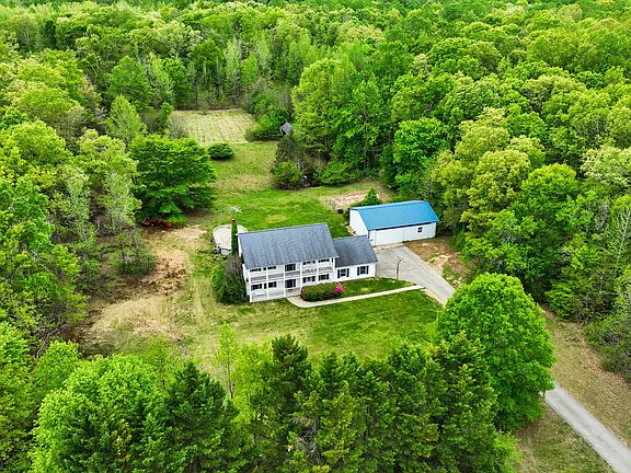 3rd image of 6055 Manor Ln