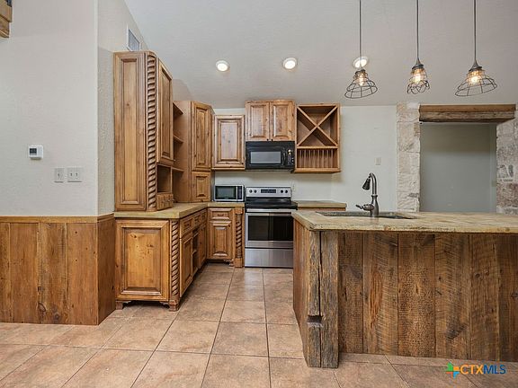 2nd image of 340 Rio Oak