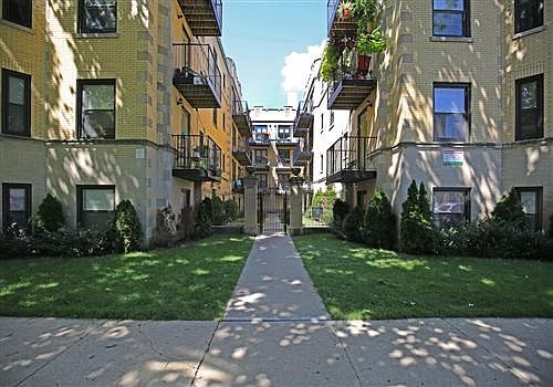 2nd image of 6500 N Claremont Ave #17945463
