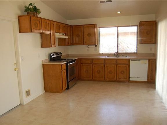 5th image of 10701 Lagrange Park Dr NE