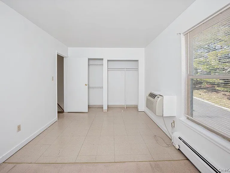 501 Maplewood Gdns — Photo 11