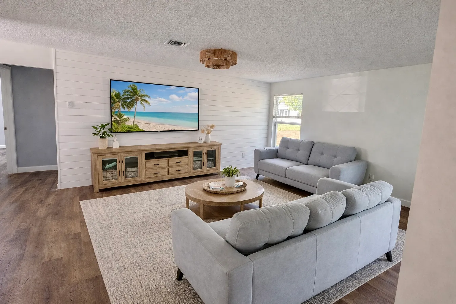 3 bed, 1232 sqft, $2,600 — Photo 2