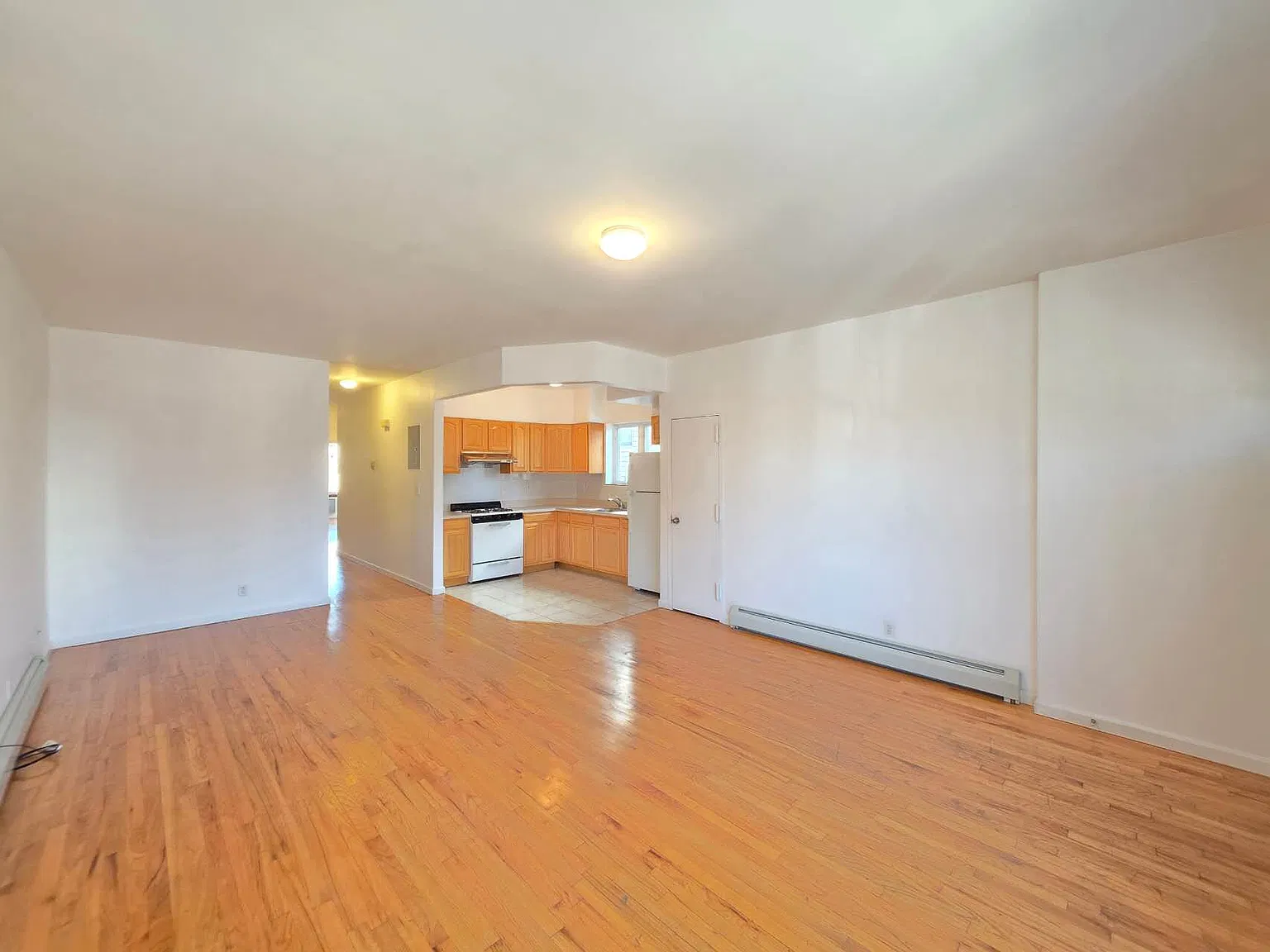 3 bed, 1200 sqft, $2,900 — Photo 4