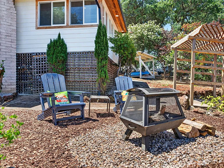 Oak Knoll Ave — Photo 31