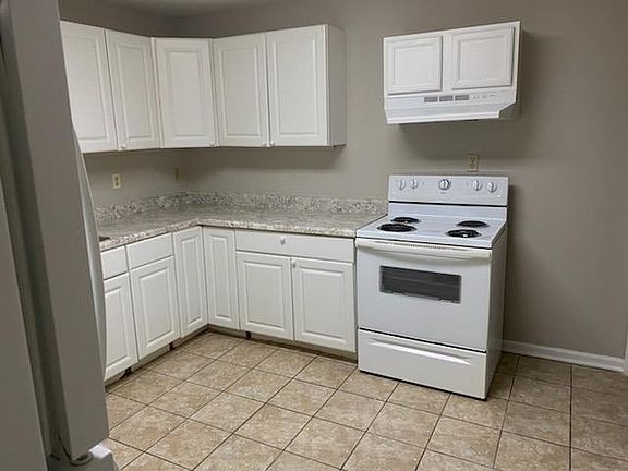 2nd image of 210 Saint George St APT 206