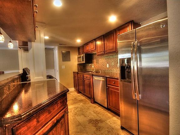 4th image of 139 Oyster Bay Cir APT 360