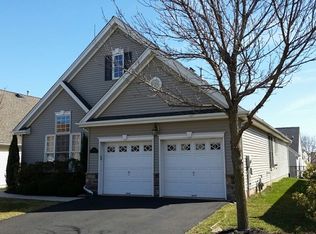 4 Hancock Pl, Somerset, NJ 08873