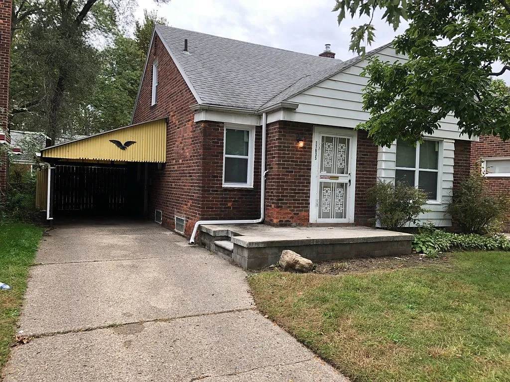 17635 Greenview - 1 — Photo 2