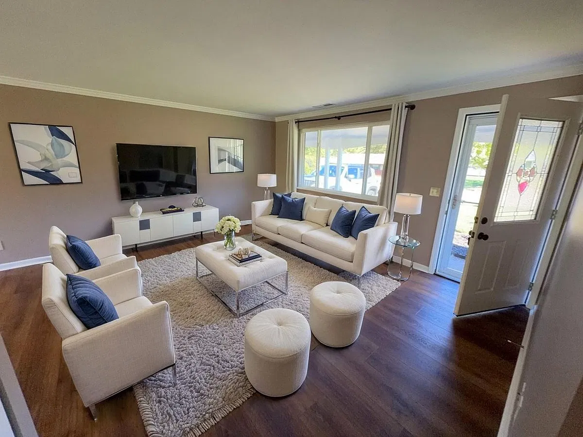 251 Kinsman Court — Photo 2
