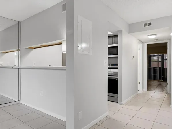 2420 Winding Creek Blvd #M-105, Clearwater, FL 33761