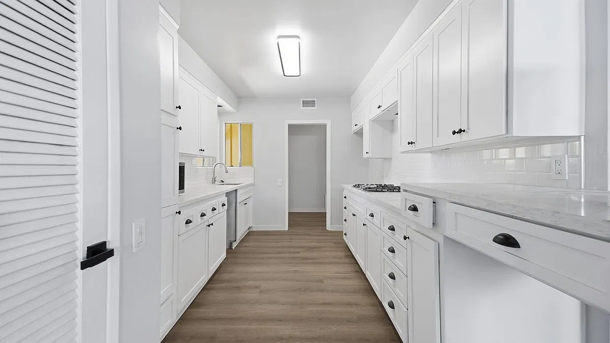 3 bed, 3.0 bath, 1744 sqft, $4,900 — Photo 3