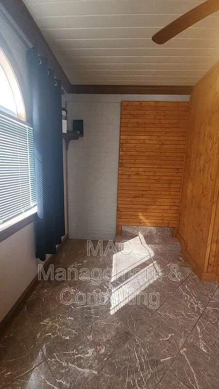 Studio, 1.0 bath, $800 — Photo 2