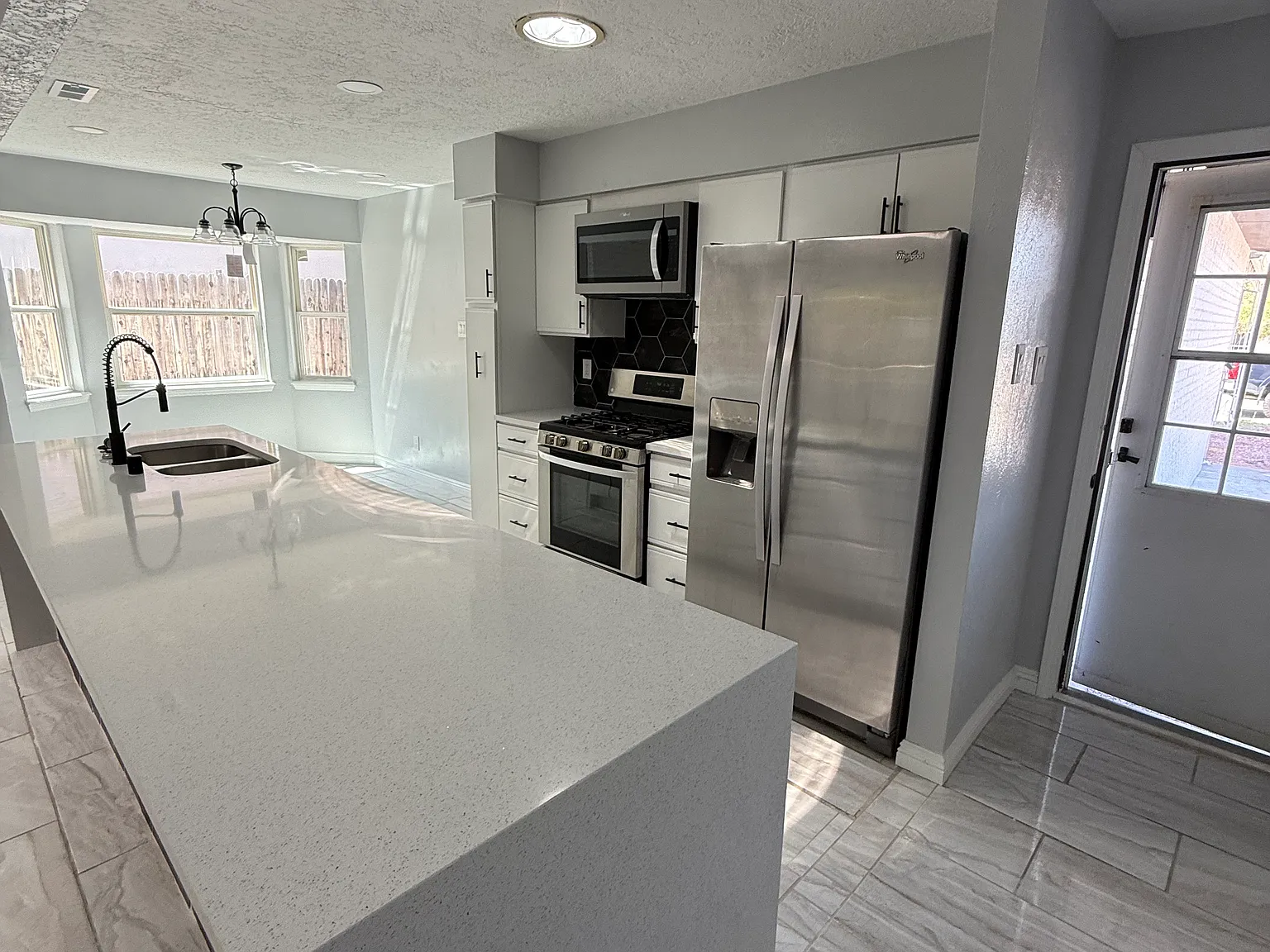 4 bed, 1423 sqft, $2,600 — Photo 3