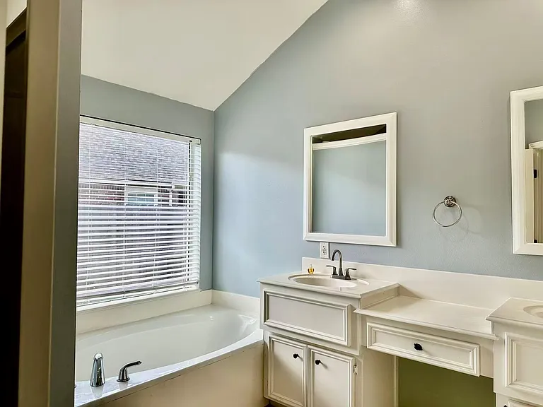 3131 Valley Ct — Photo 17