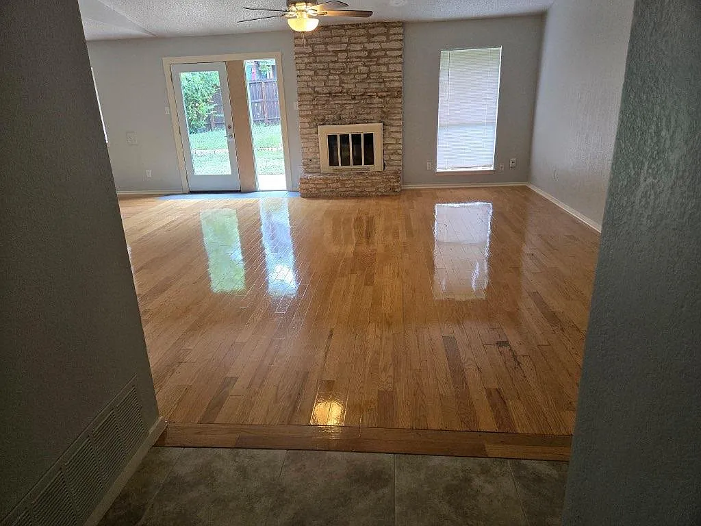 3 bed, 2.0 bath, 1435 sqft, $2,300 — Photo 4