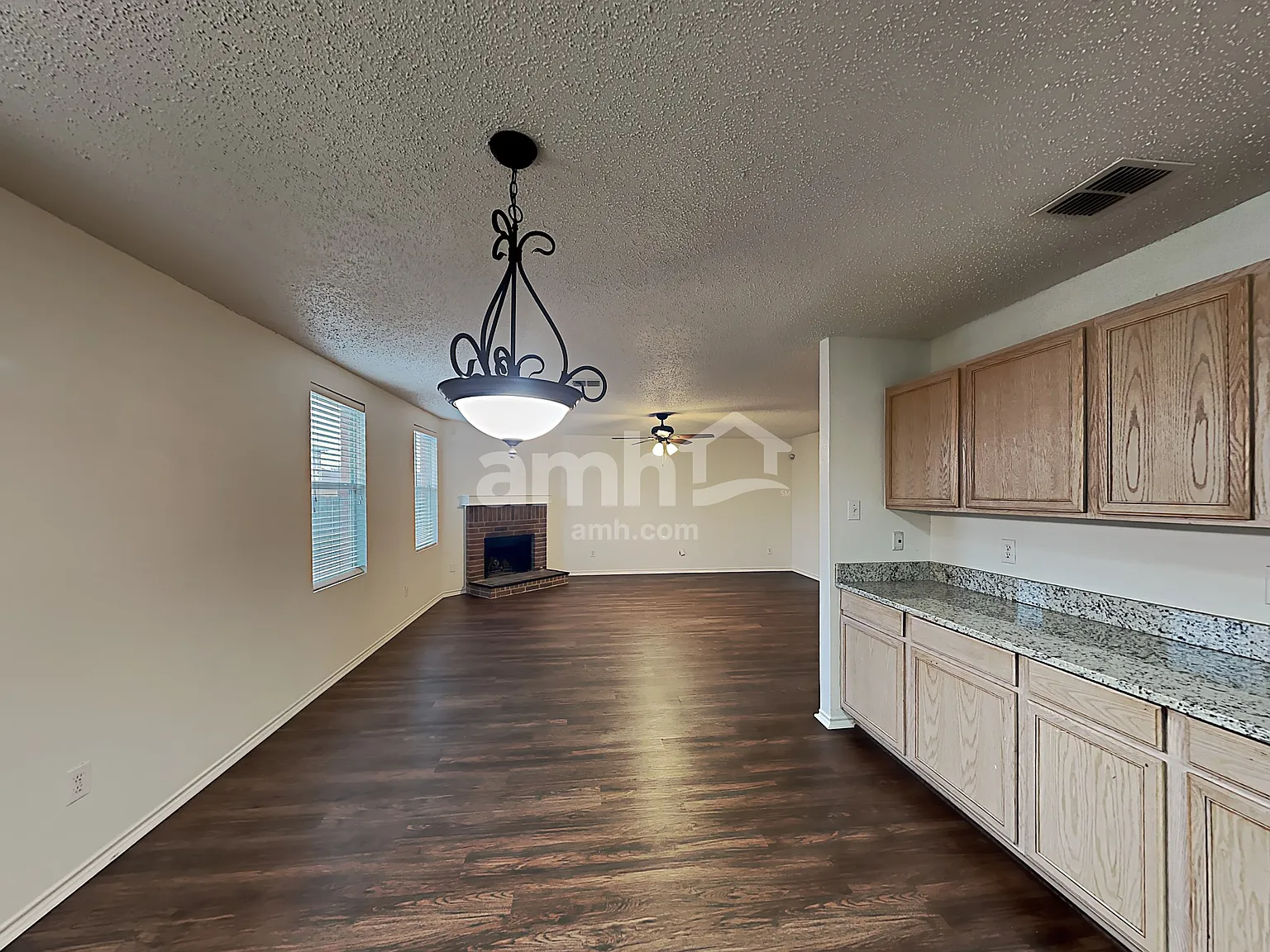 5 bed, 2.5 bath, 3448 sqft, $2,785 — Photo 4