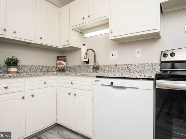 125 Clubhouse Dr SW Unit 3, Leesburg, VA 20175