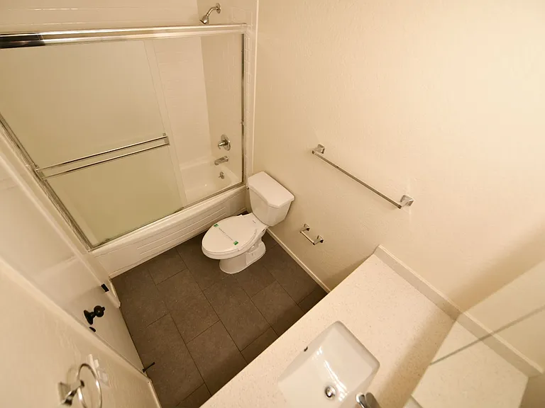 5401 Broadway Ter — Photo 36