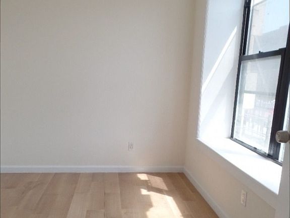 4th image of 429 Lenox Ave #21C