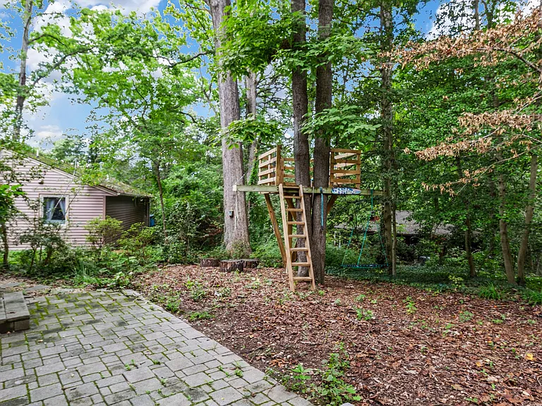 1677 Chinford Trl — Photo 35